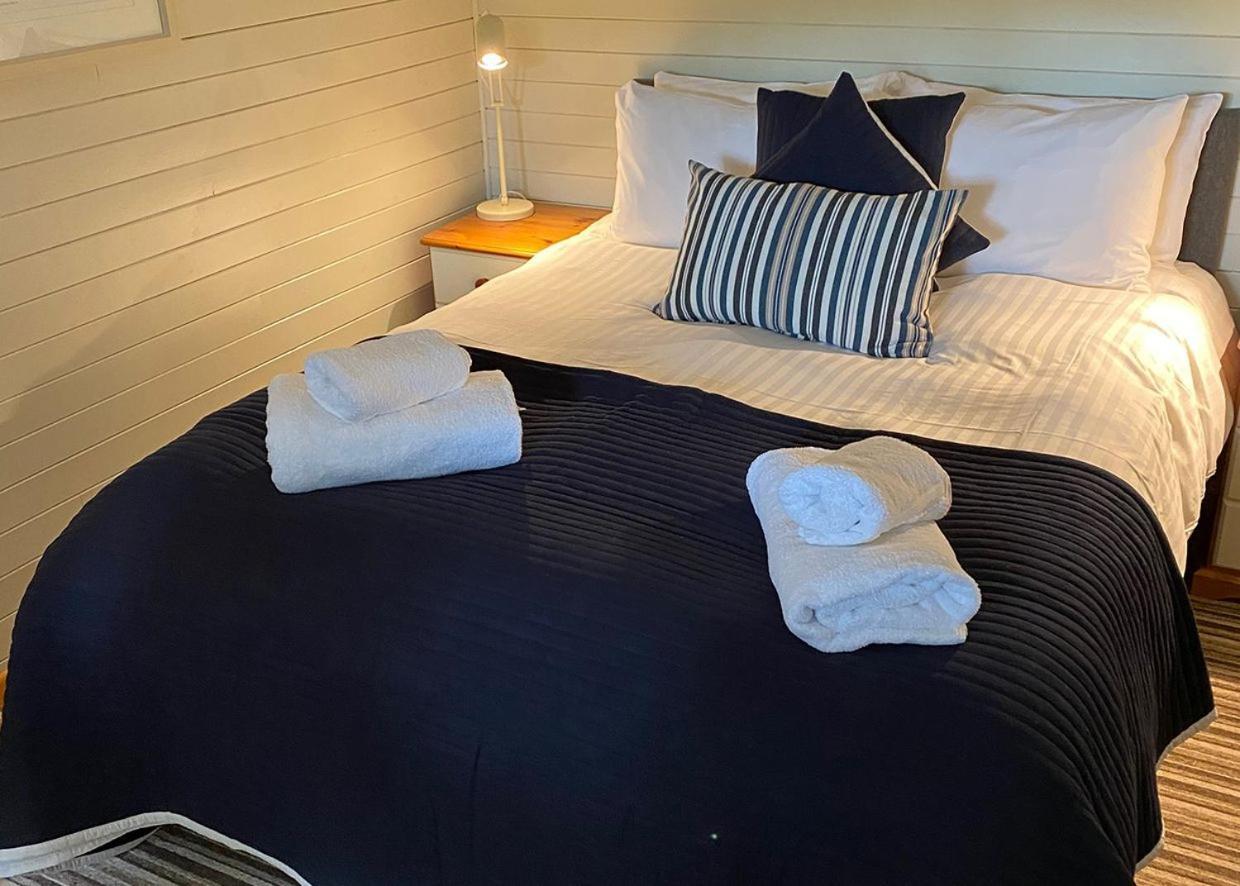 Ivyleaf Combe Lodges Stratton  ภายนอก รูปภาพ