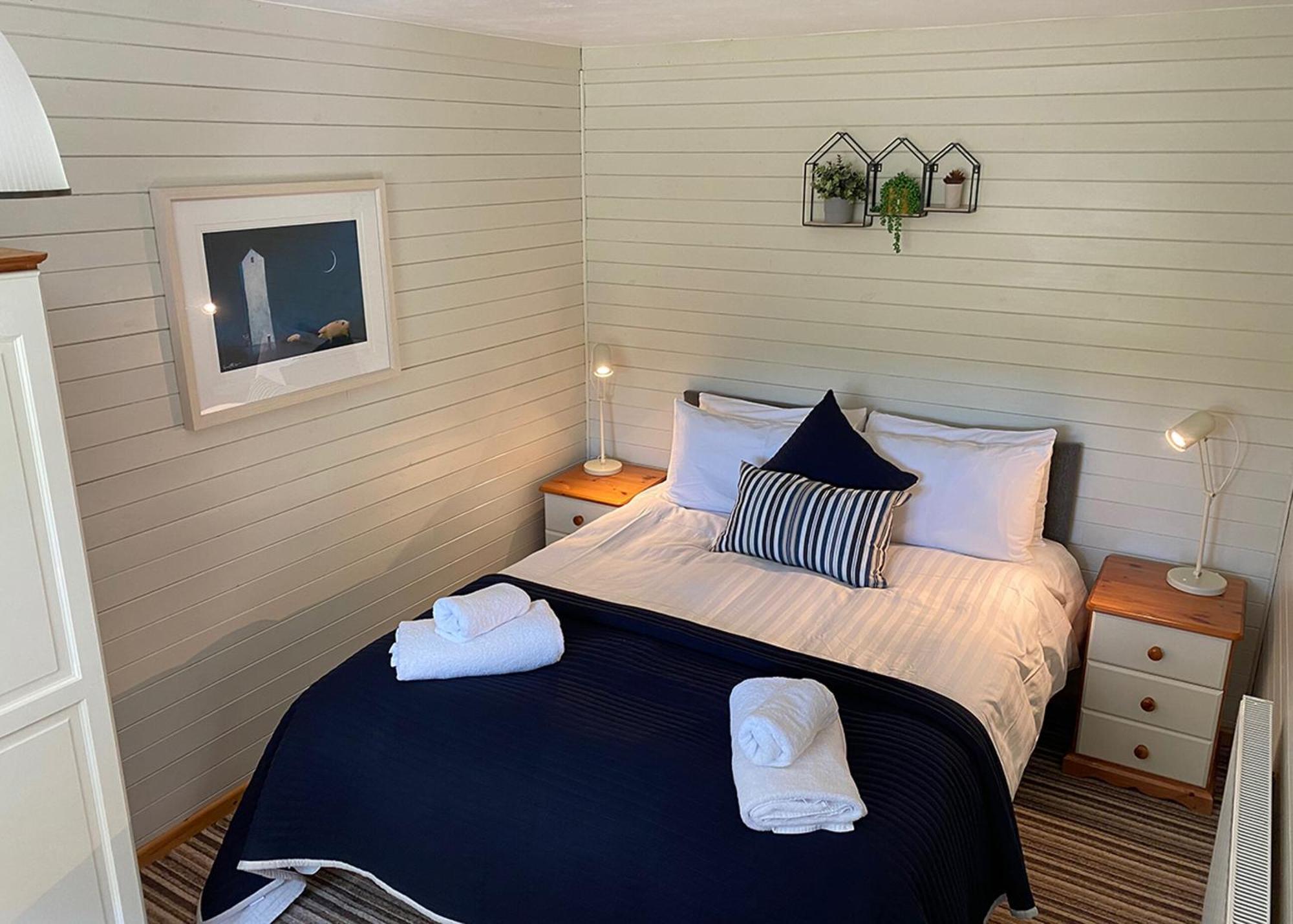 Ivyleaf Combe Lodges Stratton  ภายนอก รูปภาพ