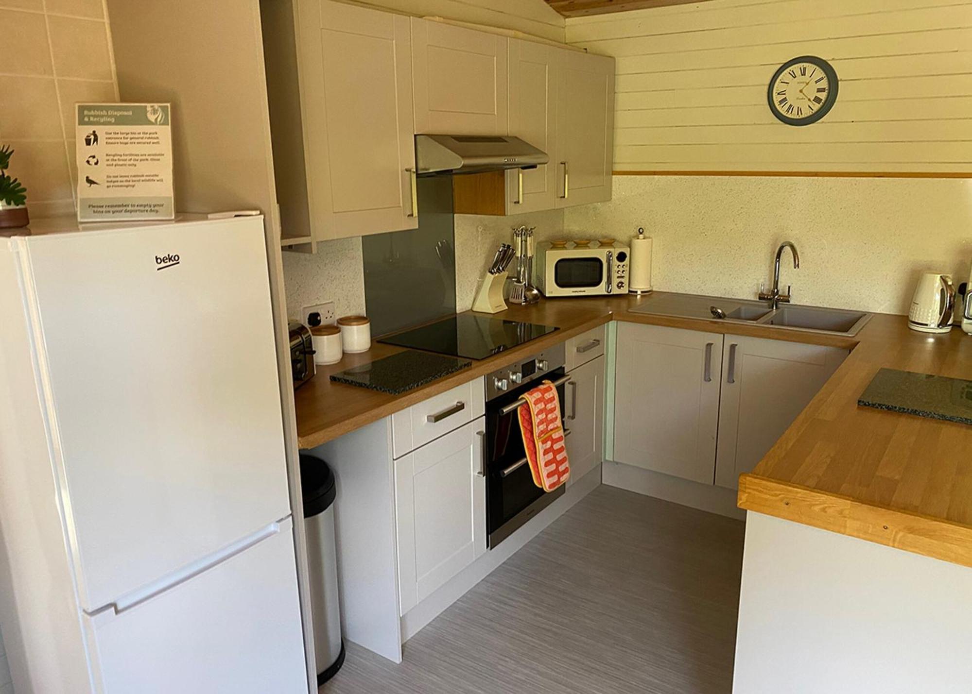 Ivyleaf Combe Lodges Stratton  ภายนอก รูปภาพ