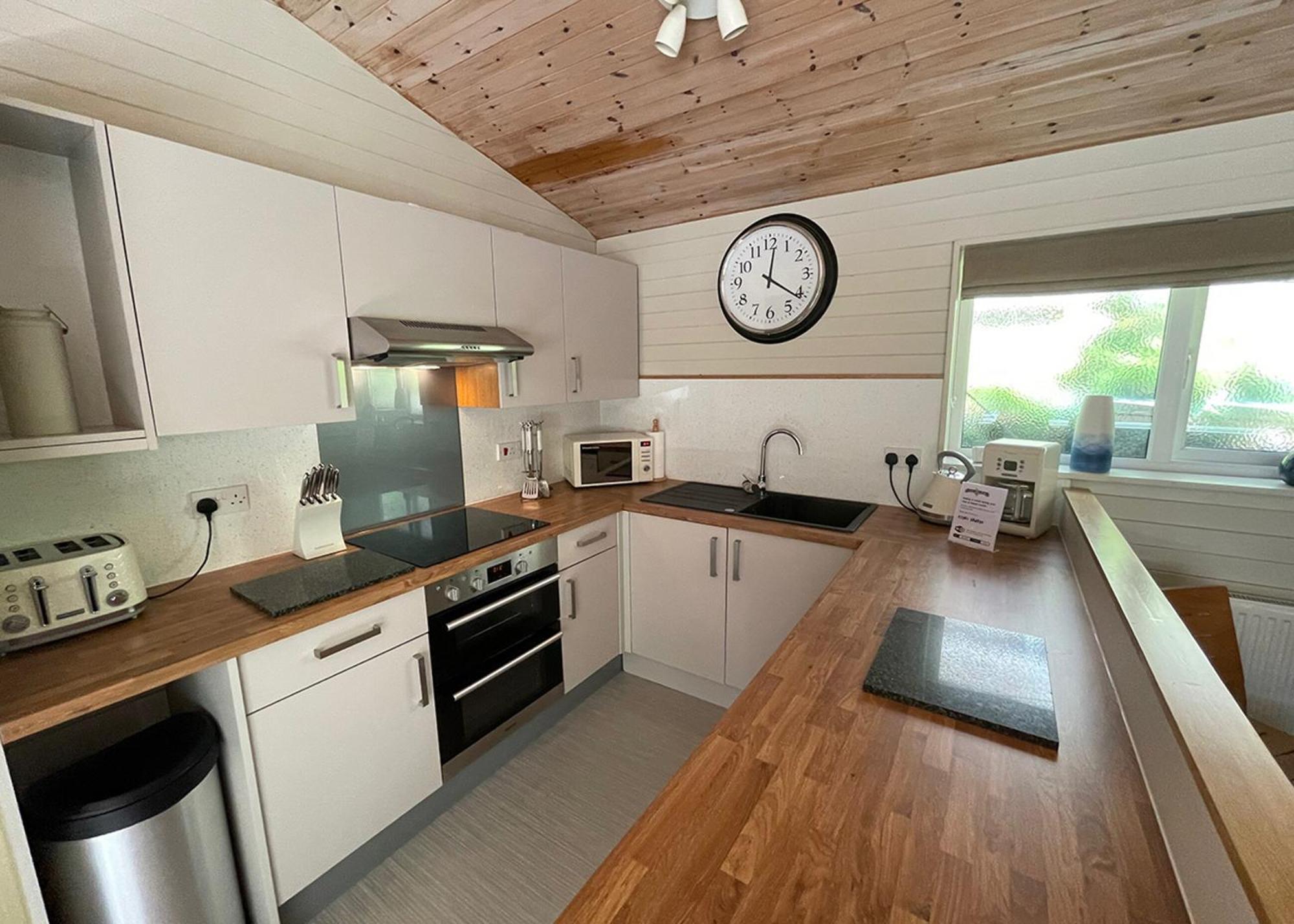 Ivyleaf Combe Lodges Stratton  ภายนอก รูปภาพ