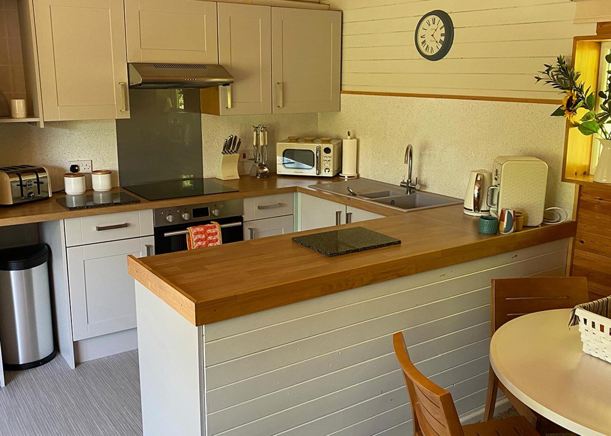 Ivyleaf Combe Lodges Stratton  ภายนอก รูปภาพ
